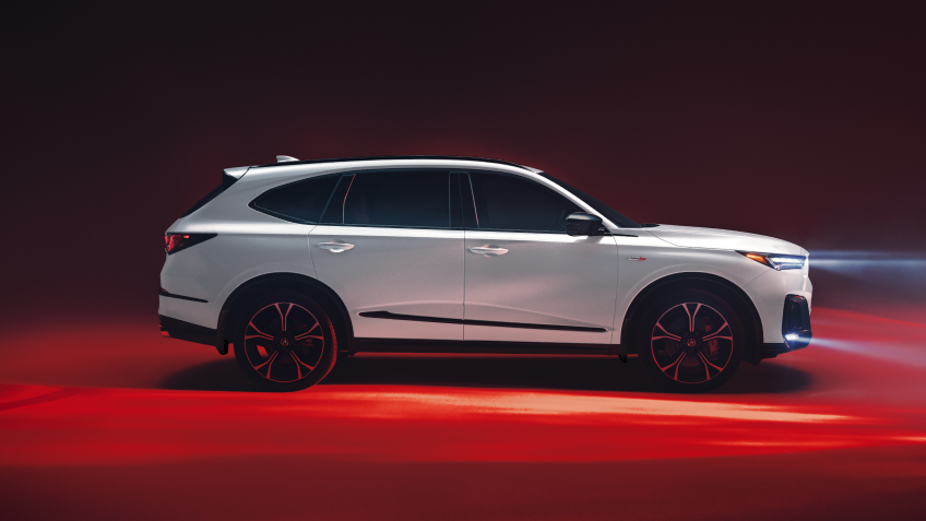 Vue latérale du côté conducteur de la MDX blanc